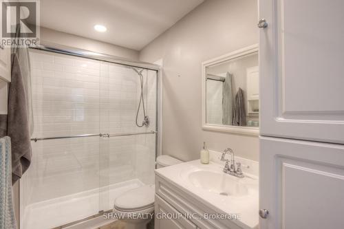 1904 Main Street E, Hamilton, ON - Indoor Photo Showing Bathroom