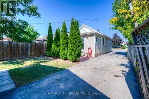 1904 Main Street E, Hamilton, ON - Outdoor