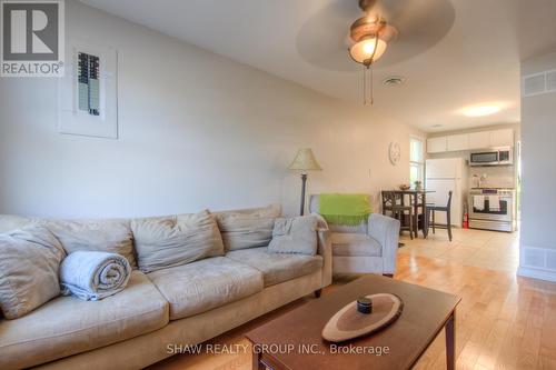 1904 Main Street E, Hamilton, ON - Indoor Photo Showing Living Room