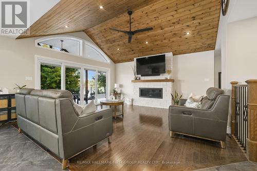 #2 - 190 Ingham Road, Alnwick/Haldimand, ON - Indoor Photo Showing Living Room With Fireplace