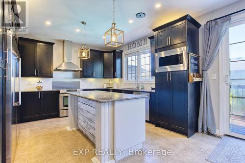 261 Montreal Circle, Hamilton (Stoney Creek), ON - Indoor Photo Showing Kitchen With Upgraded Kitchen