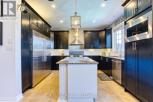 261 Montreal Circle, Hamilton (Stoney Creek), ON - Indoor Photo Showing Kitchen With Upgraded Kitchen