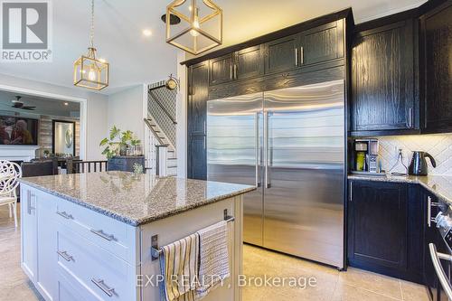 261 Montreal Circle, Hamilton (Stoney Creek), ON - Indoor Photo Showing Kitchen With Upgraded Kitchen