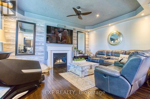 261 Montreal Circle, Hamilton (Stoney Creek), ON - Indoor Photo Showing Living Room With Fireplace