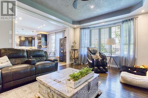 261 Montreal Circle, Hamilton (Stoney Creek), ON - Indoor Photo Showing Living Room