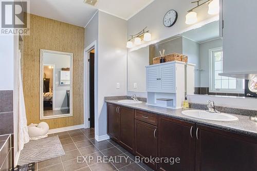 261 Montreal Circle, Hamilton, ON - Indoor Photo Showing Bathroom