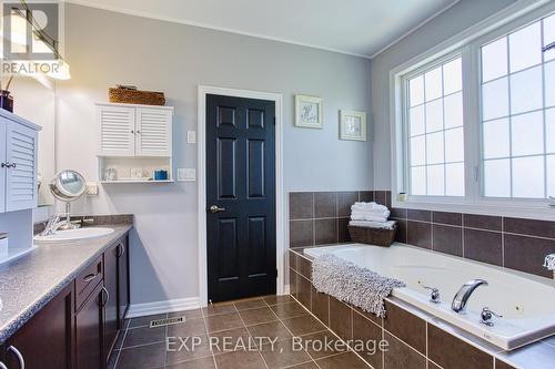 261 Montreal Circle, Hamilton (Stoney Creek), ON - Indoor Photo Showing Bathroom