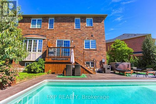 261 Montreal Circle, Hamilton (Stoney Creek), ON - Outdoor With In Ground Pool