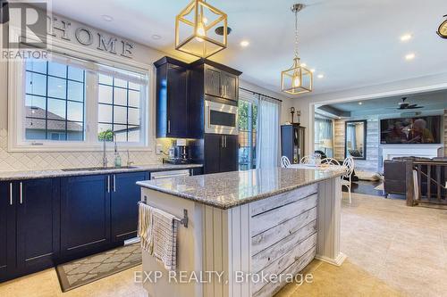 261 Montreal Circle, Hamilton, ON - Indoor Photo Showing Kitchen