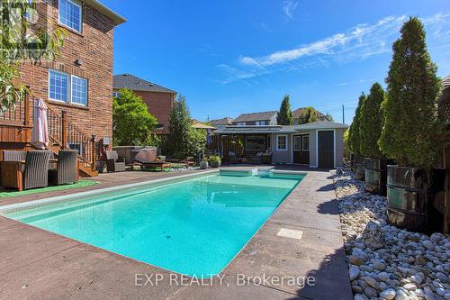 261 Montreal Circle, Hamilton, ON - Outdoor With In Ground Pool