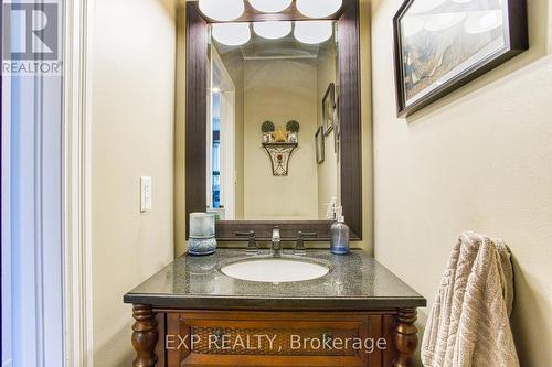 261 Montreal Circle, Hamilton (Stoney Creek), ON - Indoor Photo Showing Bathroom