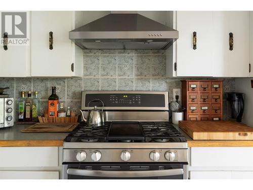 10108 Venables Drive, Coldstream, BC - Indoor Photo Showing Kitchen