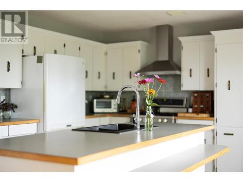 10108 Venables Drive, Coldstream, BC - Indoor Photo Showing Kitchen