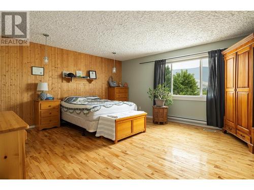 10108 Venables Drive, Coldstream, BC - Indoor Photo Showing Bedroom