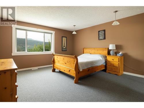 10108 Venables Drive, Coldstream, BC - Indoor Photo Showing Bedroom