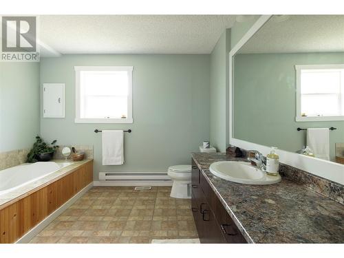 10108 Venables Drive, Coldstream, BC - Indoor Photo Showing Bathroom