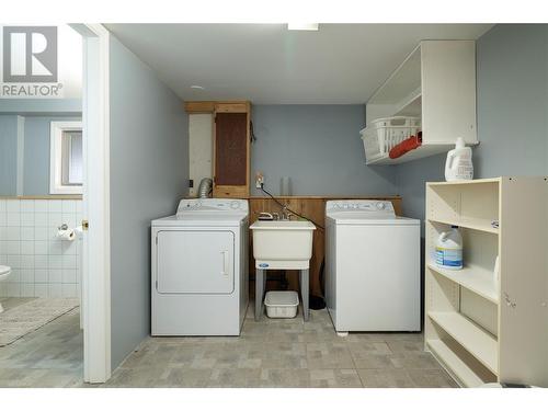 10108 Venables Drive, Coldstream, BC - Indoor Photo Showing Laundry Room