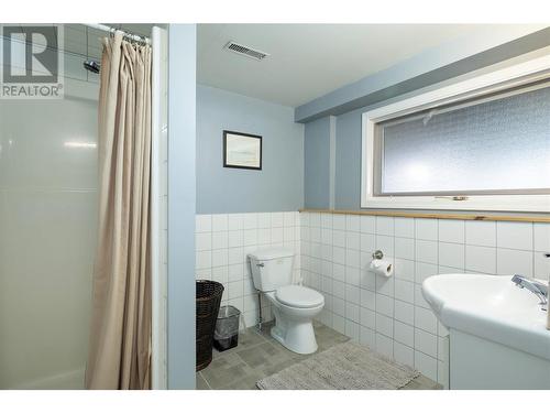 10108 Venables Drive, Coldstream, BC - Indoor Photo Showing Bathroom