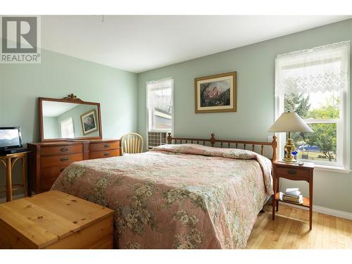 10108 Venables Drive, Coldstream, BC - Indoor Photo Showing Bedroom