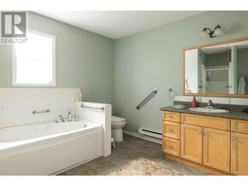 10108 Venables Drive, Coldstream, BC - Indoor Photo Showing Bathroom