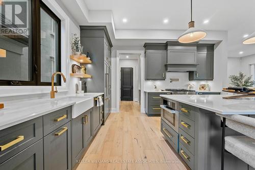 6206 Lucia Drive, Niagara Falls, ON - Indoor Photo Showing Kitchen With Upgraded Kitchen