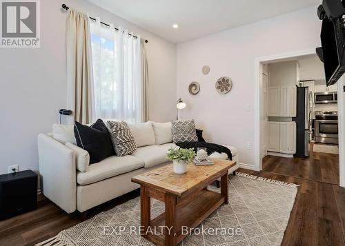 67 Union Street W, Minto, ON - Indoor Photo Showing Living Room