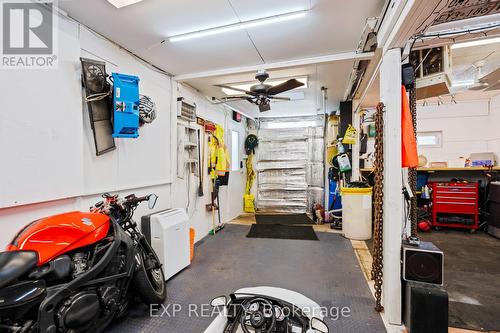 67 Union Street W, Minto, ON - Indoor Photo Showing Garage