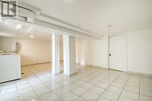 886 Lincoln, Windsor, ON - Indoor Photo Showing Laundry Room