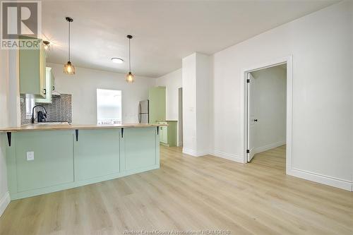 886 Lincoln, Windsor, ON - Indoor Photo Showing Kitchen