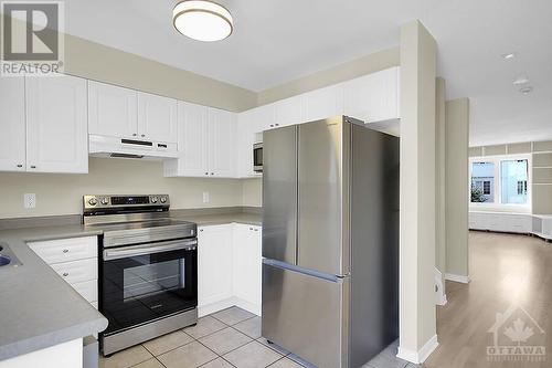 72 Manhattan Crescent, Ottawa, ON - Indoor Photo Showing Kitchen