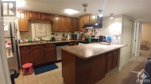 10 Roundhay Drive, Ottawa, ON - Indoor Photo Showing Kitchen With Double Sink