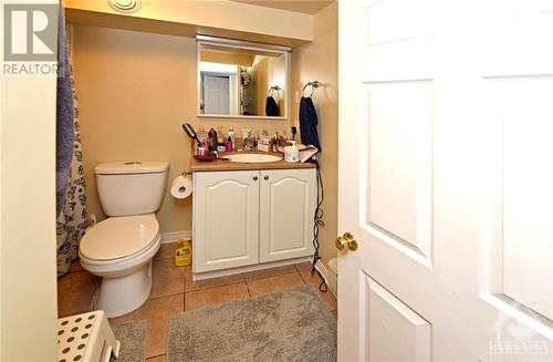 10 Roundhay Drive, Ottawa, ON - Indoor Photo Showing Bathroom