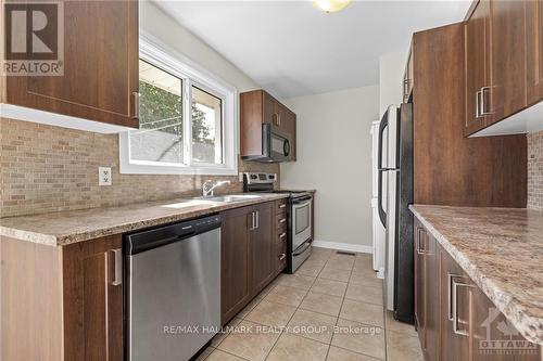 10 Roundhay Drive, Ottawa, ON - Indoor Photo Showing Kitchen