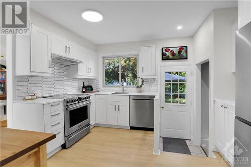 13 Redfield Avenue, Ottawa, ON - Indoor Photo Showing Kitchen With Upgraded Kitchen