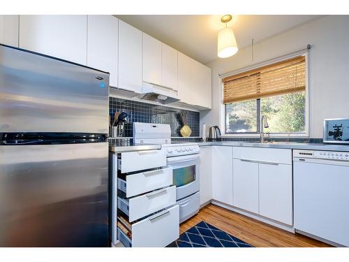 301 - 1510 Nickelplate Road, Rossland, BC - Indoor Photo Showing Kitchen