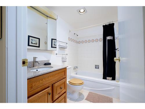 301 - 1510 Nickelplate Road, Rossland, BC - Indoor Photo Showing Bathroom