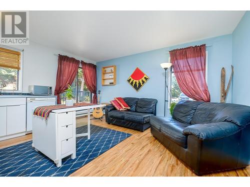 1510 Nickelplate Road Unit# 301, Rossland, BC - Indoor Photo Showing Living Room