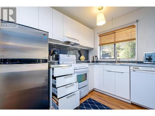 1510 Nickelplate Road Unit# 301, Rossland, BC - Indoor Photo Showing Kitchen