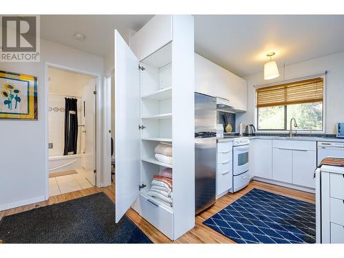 1510 Nickelplate Road Unit# 301, Rossland, BC - Indoor Photo Showing Kitchen