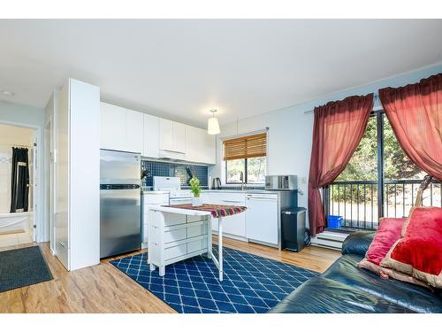 301 - 1510 Nickelplate Road, Rossland, BC - Indoor Photo Showing Kitchen