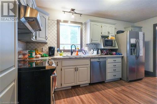 525 19Th Street W, Owen Sound, ON - Indoor Photo Showing Kitchen