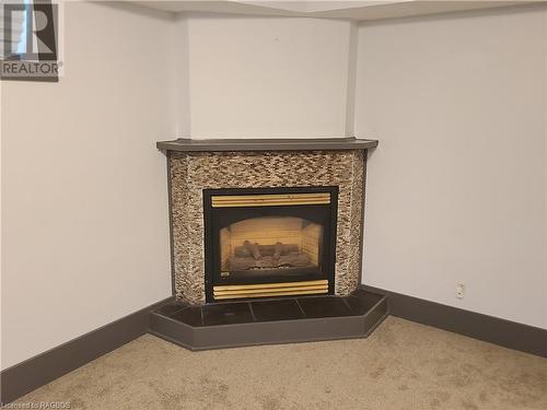 525 19Th Street W, Owen Sound, ON - Indoor Photo Showing Living Room With Fireplace