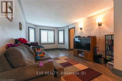 525 19Th Street W, Owen Sound, ON - Indoor With Fireplace