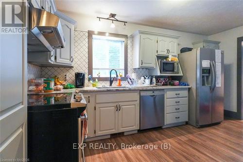 525 19Th Street W, Owen Sound, ON - Indoor Photo Showing Kitchen