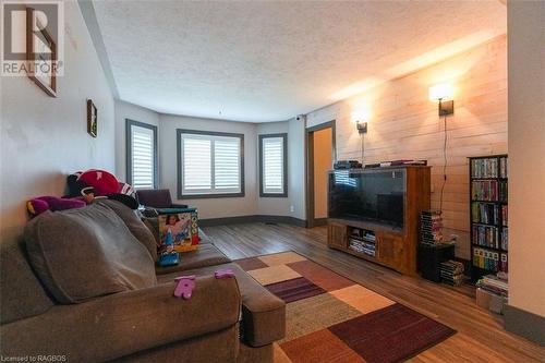 525 19Th Street W, Owen Sound, ON - Indoor With Fireplace