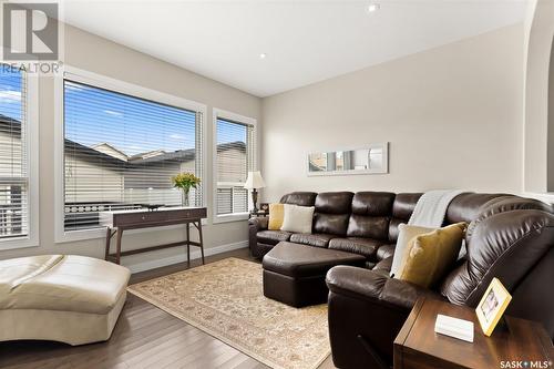 8822 Hincks Lane, Regina, SK - Indoor Photo Showing Living Room