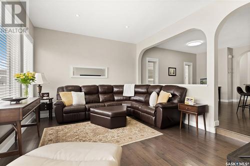 8822 Hincks Lane, Regina, SK - Indoor Photo Showing Living Room