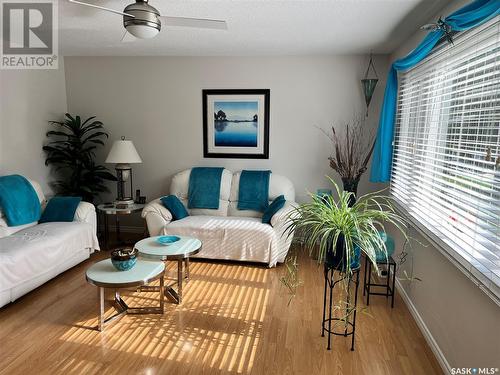 75 Morris Drive, Saskatoon, SK - Indoor Photo Showing Living Room