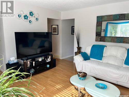 75 Morris Drive, Saskatoon, SK - Indoor Photo Showing Living Room