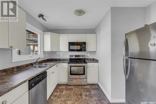 522 W Avenue S, Saskatoon, SK - Indoor Photo Showing Kitchen With Double Sink